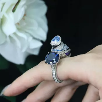 Женское кольцо из серебра 925 пробы с фианитами