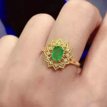 Женское кольцо из серебра 925 пробы, с изумрудом, 5 х7 мм