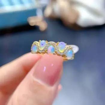 Женское кольцо из серебра 925 пробы с натуральным опалом