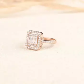 Женское кольцо из серебра 925 пробы с цирконом