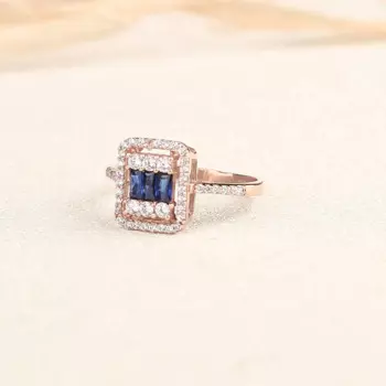 Женское кольцо из серебра 925 пробы с цирконом