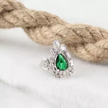 Женское кольцо из серебра 925 пробы с драгоценным камнем