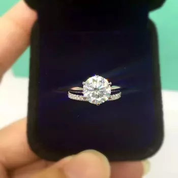 Женское кольцо из серебра 925 пробы с бриллиантами 2 карата