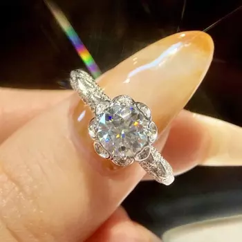 Женское кольцо из серебра 925 пробы с бриллиантами