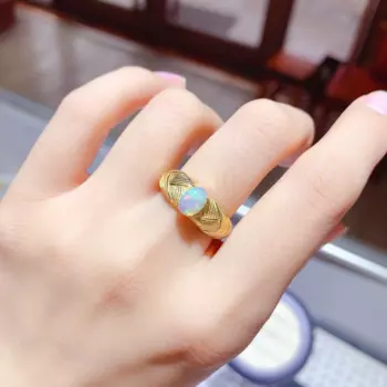 Женское кольцо из серебра 925 пробы с натуральным опалом