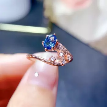 Женское кольцо из серебра 925 пробы с натуральным камнем