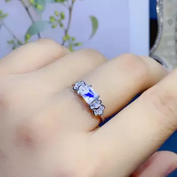 Женское кольцо из серебра 925 пробы с натуральным лунным камнем