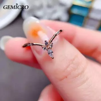 Женское кольцо из серебра 925 пробы с искусственным фианитом