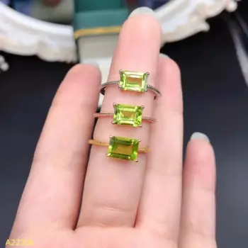 Женское кольцо из серебра 925 пробы с натуральным оливином