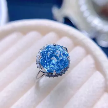 Женское кольцо из серебра 925 пробы с натуральным топазом