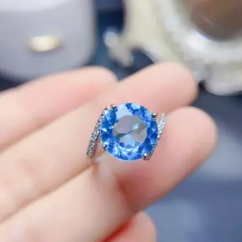 Женское кольцо из серебра 925 пробы с натуральным топазом