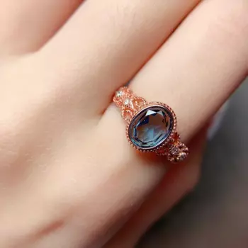 Женское кольцо из серебра 925 пробы с натуральным топазом