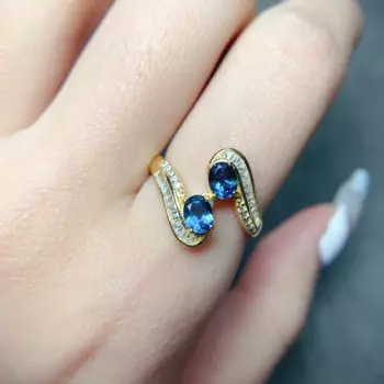 Женское кольцо из серебра 925 пробы с натуральным топазом