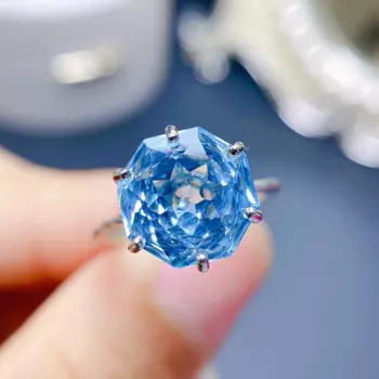 Женское кольцо из серебра 925 пробы с натуральным топазом