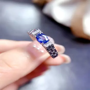 Женское кольцо из серебра 925 пробы с натуральным сапфиром