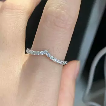 Женское кольцо из серебра пробы с муассанитом 1 карат