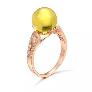 Женское кольцо из серебра пробы с натуральным янтарем