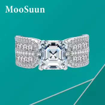 Женское кольцо из серебра пробы с муассанитом карата