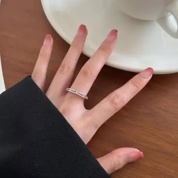 Женское кольцо из серебра пробы с радужным цирконием