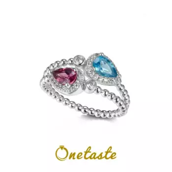 Женское кольцо из серебра с натуральным топазом и гранатом