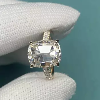 Женское кольцо из желтого золота с муассанитом, 14 к