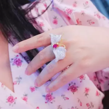 Женское кольцо с бабочкой и фианитом, из серебра 925 пробы