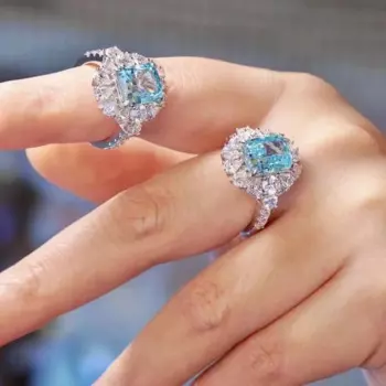 Женское кольцо с голубым цирконием, из серебра 925 пробы