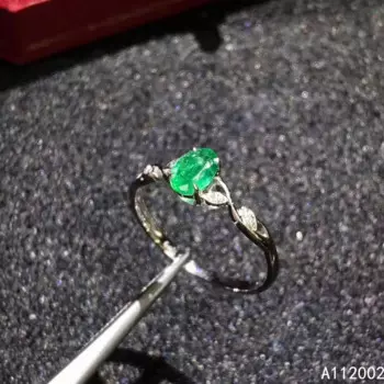 Женское кольцо с натуральным изумрудом, из серебра 925 пробы