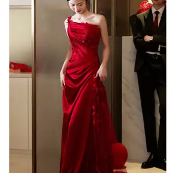 Женское кружевное атласное платье со шлейфом