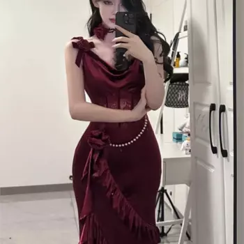 Женское кружевное платье с оборками и поясом