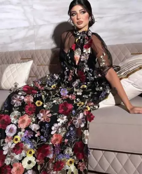 Женское кружевное платье-трапеция с цветочной вышивкой