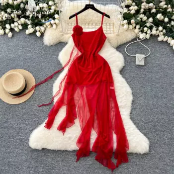 Женское летнее платье на бретелях-спагетти