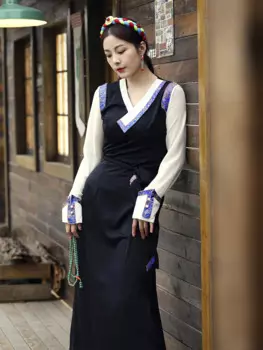 Женское летнее платье с драпировкой и юбкой