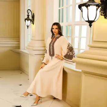 Женское Макси-платье с вышивкой и бисером