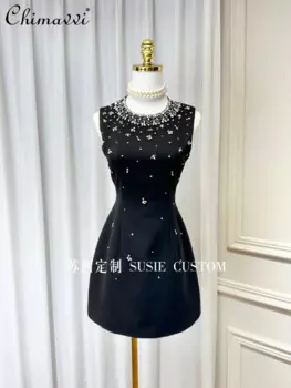 Женское облегающее платье-майка с круглым вырезом и завышенной талией