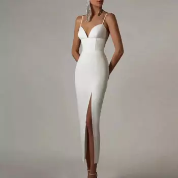 Женское облегающее платье-макси с V-образным вырезом