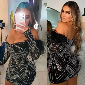 Женское облегающее платье-мини с перьями