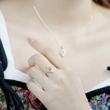 Женское Обручальное кольцо с натуральным топазом, из серебра пробы