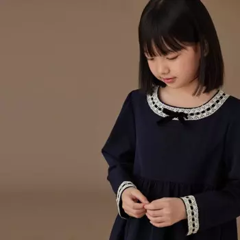 Женское осеннее кружевное платье с длинным рукавом и круглым вырезом