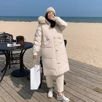 Женское пальто с хлопковой подкладкой и роговой пряжкой, зимнее новое пальто-парка с большим меховым воротником, длинная свободная теплая хлопковая куртка с капюшоном