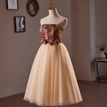 Женское платье без бретелек, с рисунком