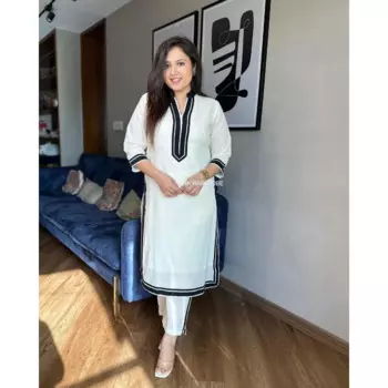 Женское платье-брюки с белым принтом