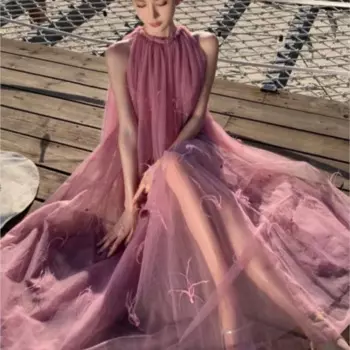 Женское платье для невесты с лямкой на шее