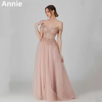 Женское платье для выпускного вечера с вышивкой