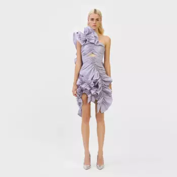 Женское платье-футляр на одно плечо, с оборками