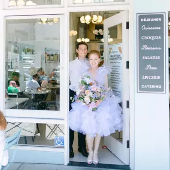 Женское платье-макси из фатина с V-образным вырезом