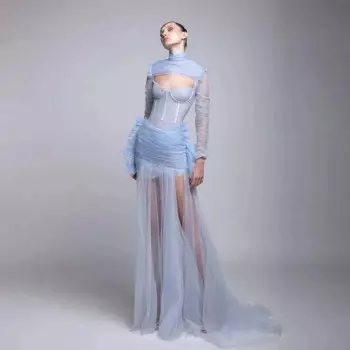 Женское платье-макси с длинным рукавом и шлейфом