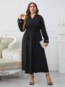 Женское платье макси с вышивкой и V-образным вырезом