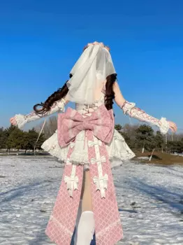 Женское платье на бретельках в готическом стиле