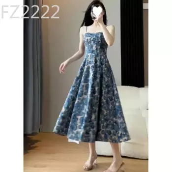 Женское платье на бретелях с цветочным принтом